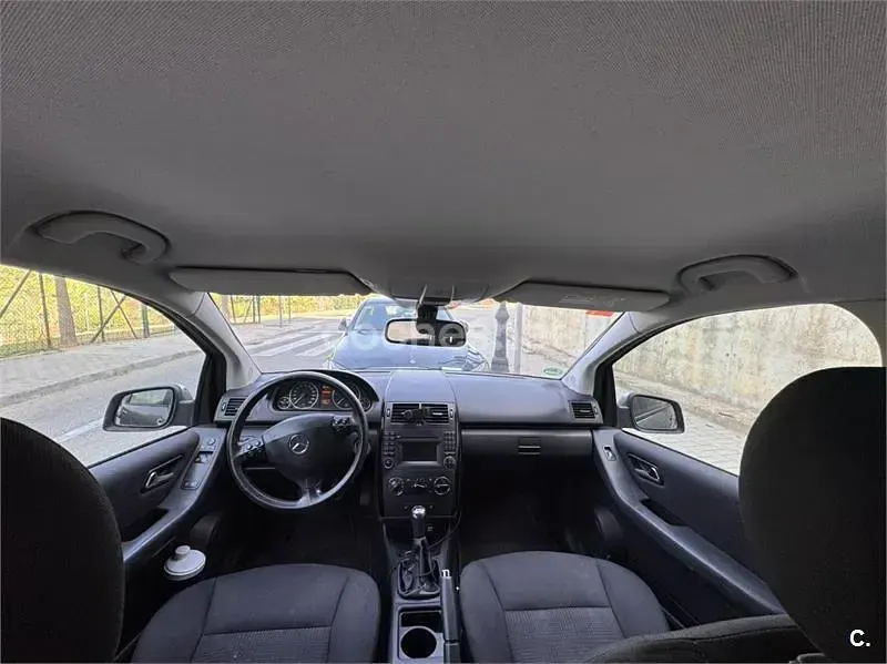 Usado Mercedes A160 Exclusive 82 CV (60 kW) 2011 Gris / plata Utilitario