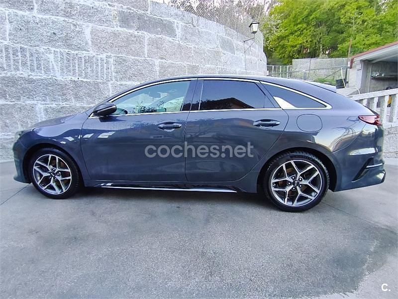 Usado Kia ProCeed GT-Line 140 CV (102 kW) 2019 Gris / plata Familiar