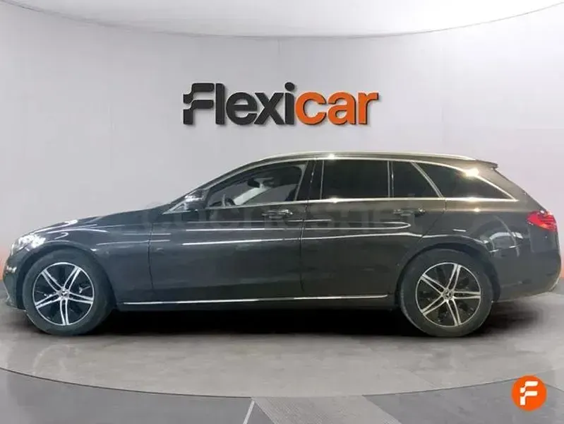 Usado Mercedes C200 160 CV (117 kW) 2021 Gris / plata Familiar