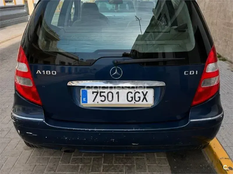 Usado Mercedes A180 Elegance 109 CV (80 kW) 2008 Negro Monovolumen