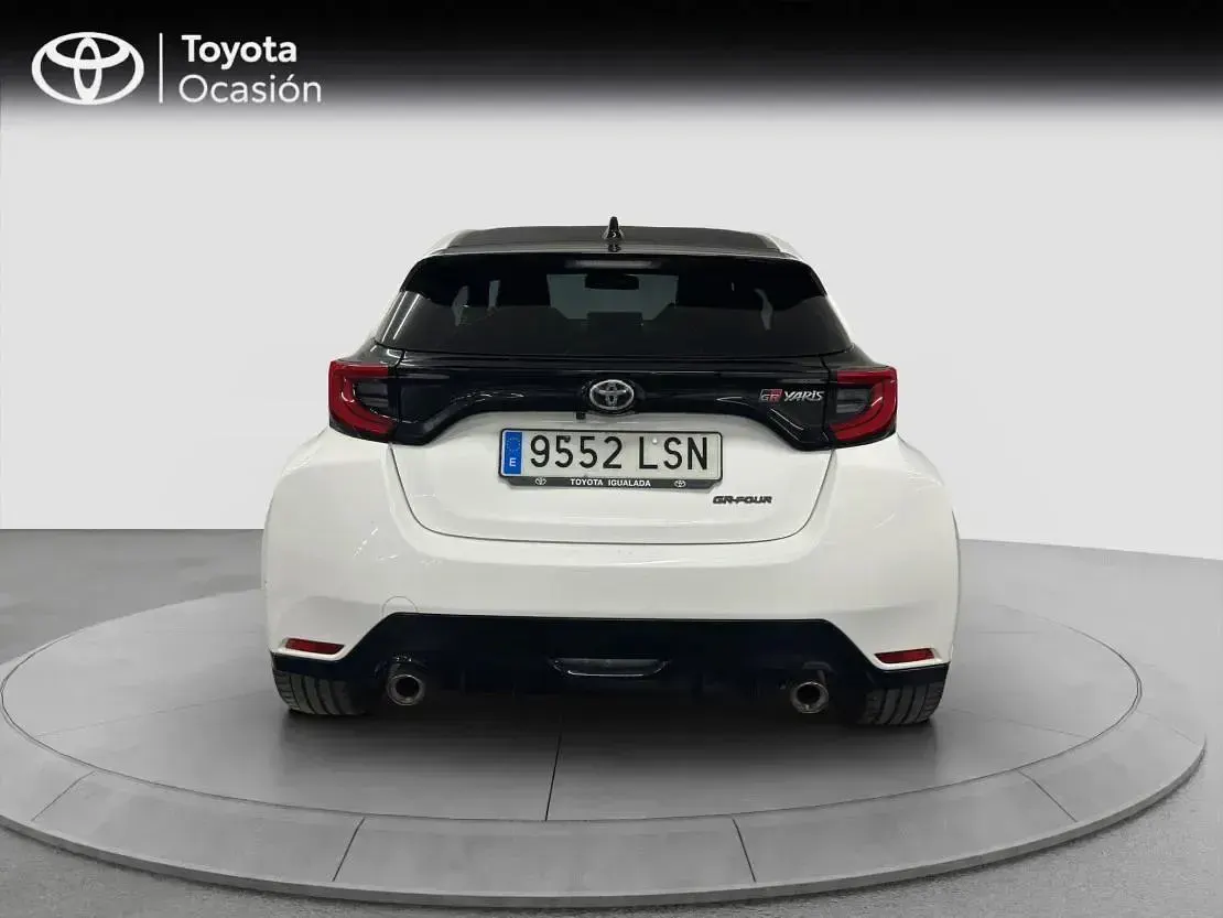 Usado Toyota Yaris 261 CV (191 kW) 2021 Blanco classic Utilitario