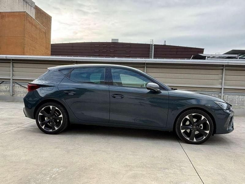 Usado Cupra Leon 150 CV (110 kW) 2025 Azul SUV