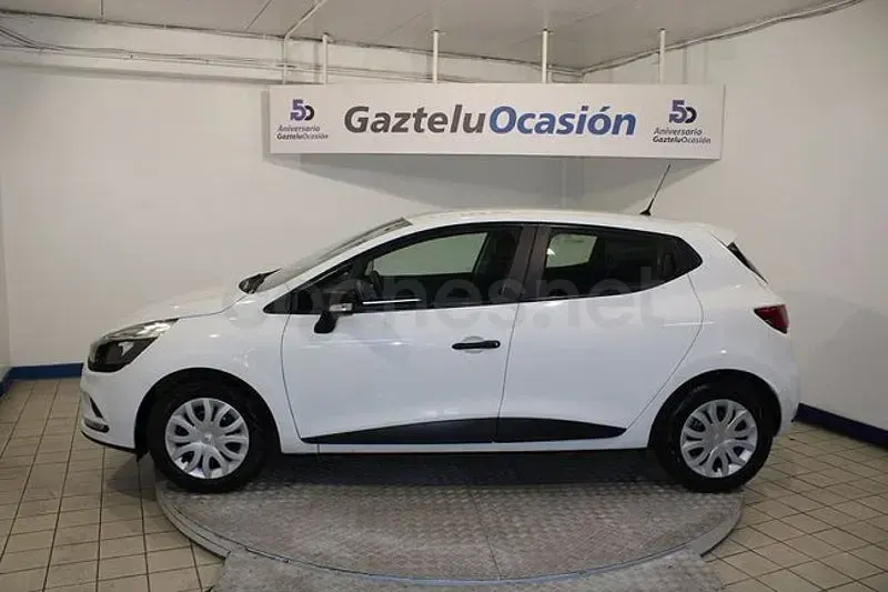 Usado Renault Clio V Business 65 CV (47 kW) 2021 Gris / plata Berlina