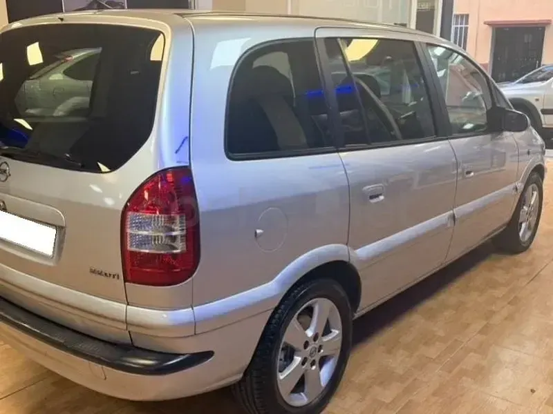 Usado Opel Zafira 125 CV (91 kW) 2005 Gris / plata Monovolumen