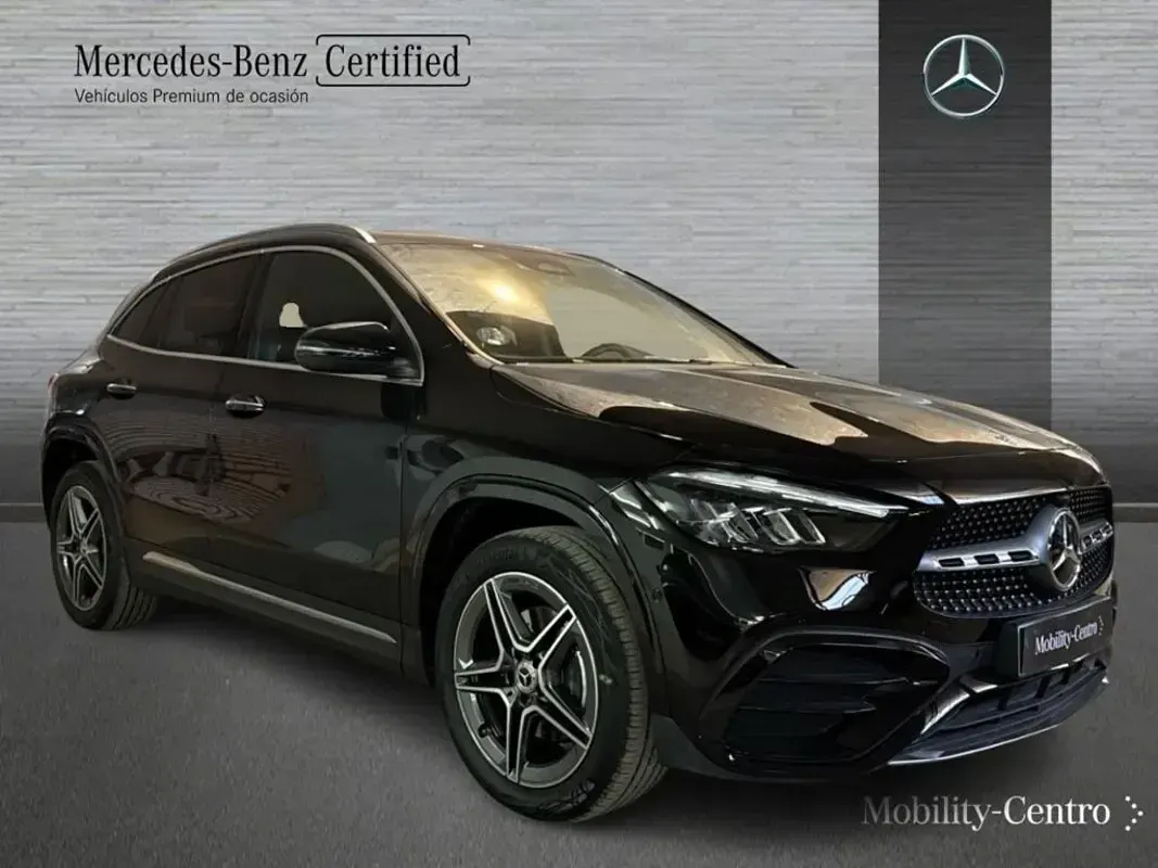 Usado Mercedes GLA250 163 CV (119 kW) 2025 Negro cosmos SUV