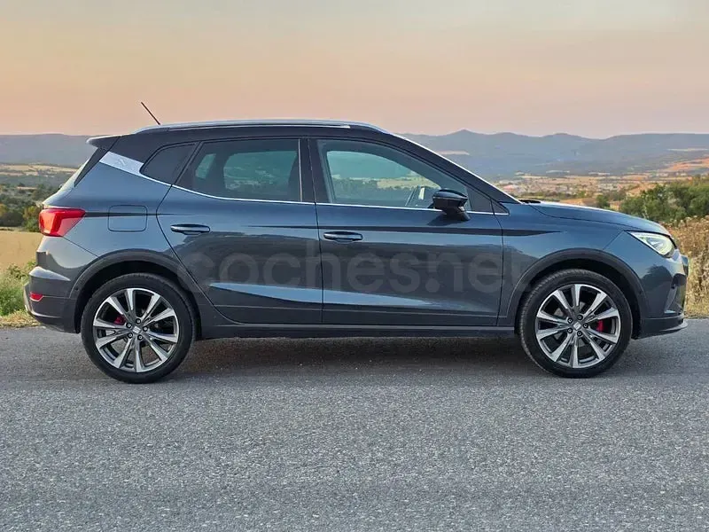 Usado Seat Arona FR 150 CV (110 kW) 2024 Gris / plata SUV