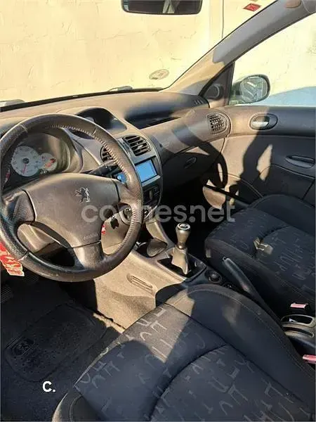 Usado Peugeot 206 90 CV (66 kW) 2005 Gris / plata Berlina