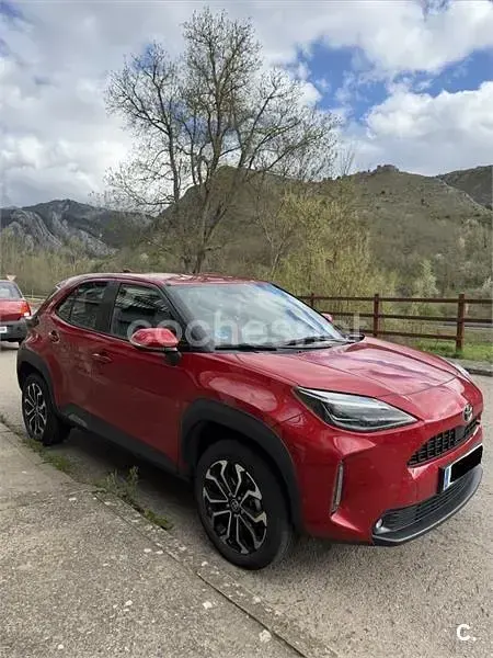 Käytetty Toyota Yaris Cross Active 116 HP (85 kW) 2023 Punainen Katumaasturi