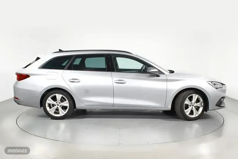 Usado Seat Leon FR 150 CV (110 kW) 2024 Plateado Berlina