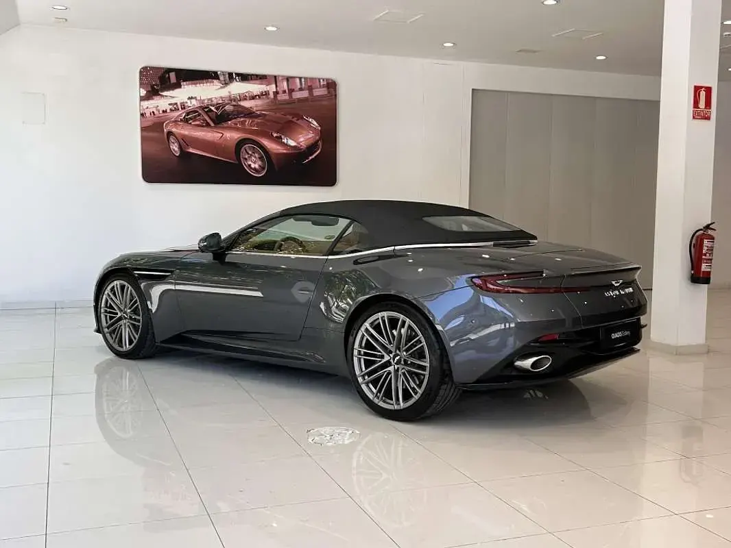Usado Aston Martin DB12 680 CV (500 kW) 2025 Gris Coupe