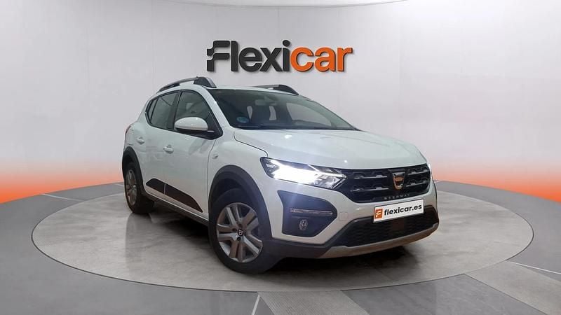 Usado Dacia Sandero Comfort 101 CV (74 kW) 2021 Blanco Berlina