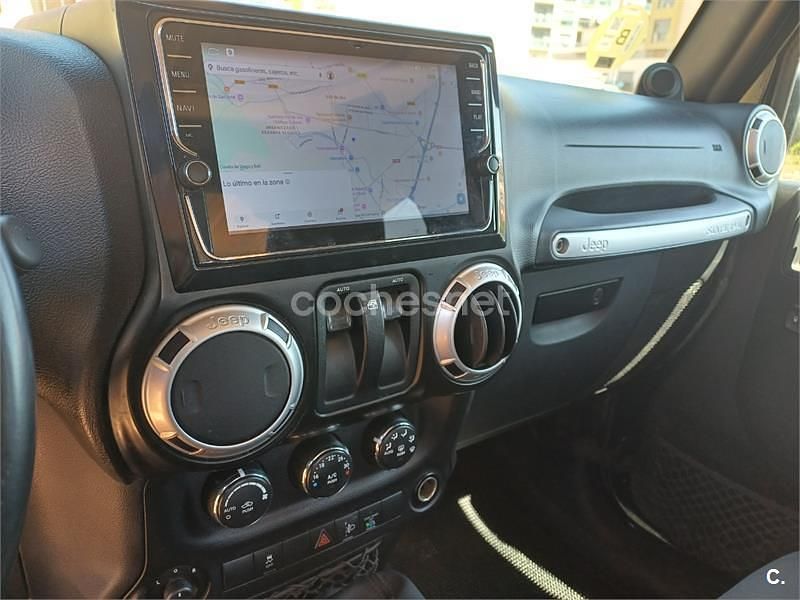Usado Jeep Wrangler Sahara 200 CV (147 kW) 2014 Negro SUV
