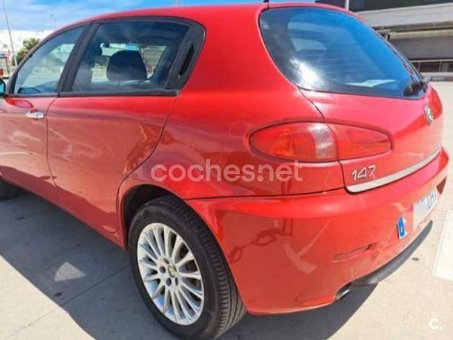Rojo Usado 2006 Alfa Romeo 147 Utilitario | 2750 € - Imagen 1/3