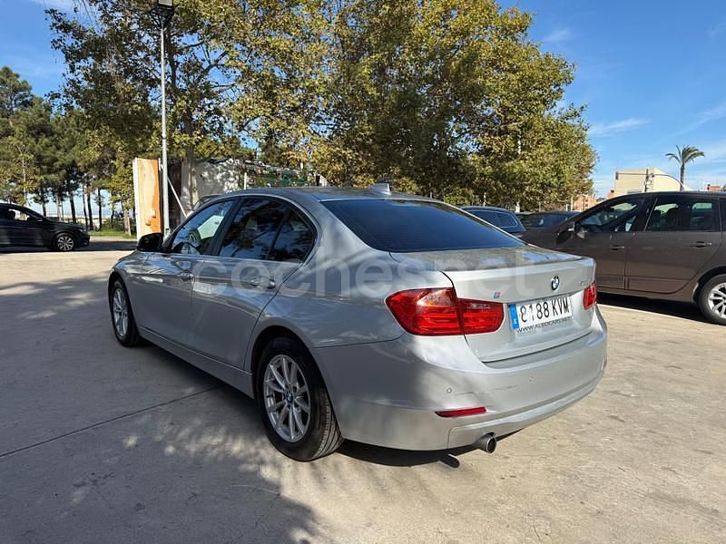 Usado BMW 318 Comfort Edition 143 CV (105 kW) 2014 Gris / plata Berlina