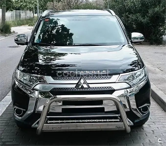 Usado Mitsubishi Outlander Motion 150 CV (110 kW) 2019 Negro SUV
