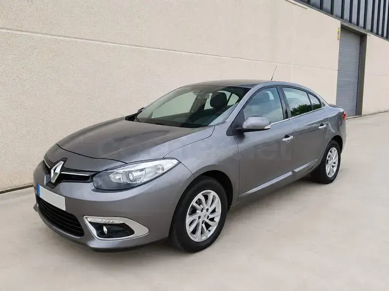 Usado Renault Fluence Dynamique 110 CV (80 kW) 2014 Gris / plata Berlina
