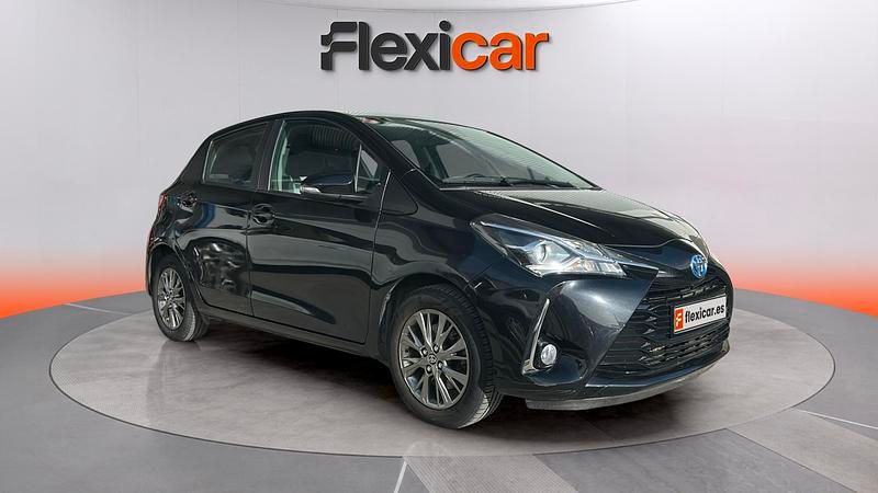 Usado Toyota Yaris Hybrid Active 100 CV (73 kW) 2019 Negro Utilitario