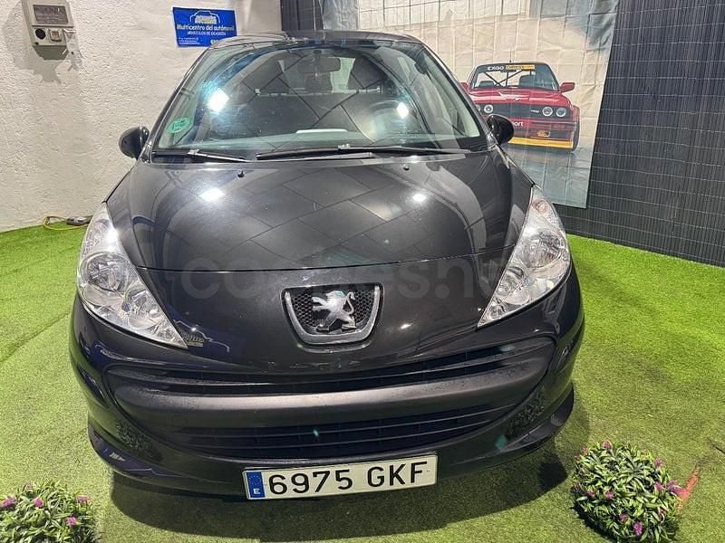 Usado Peugeot 207 75 CV (55 kW) 2009 Negro Berlina