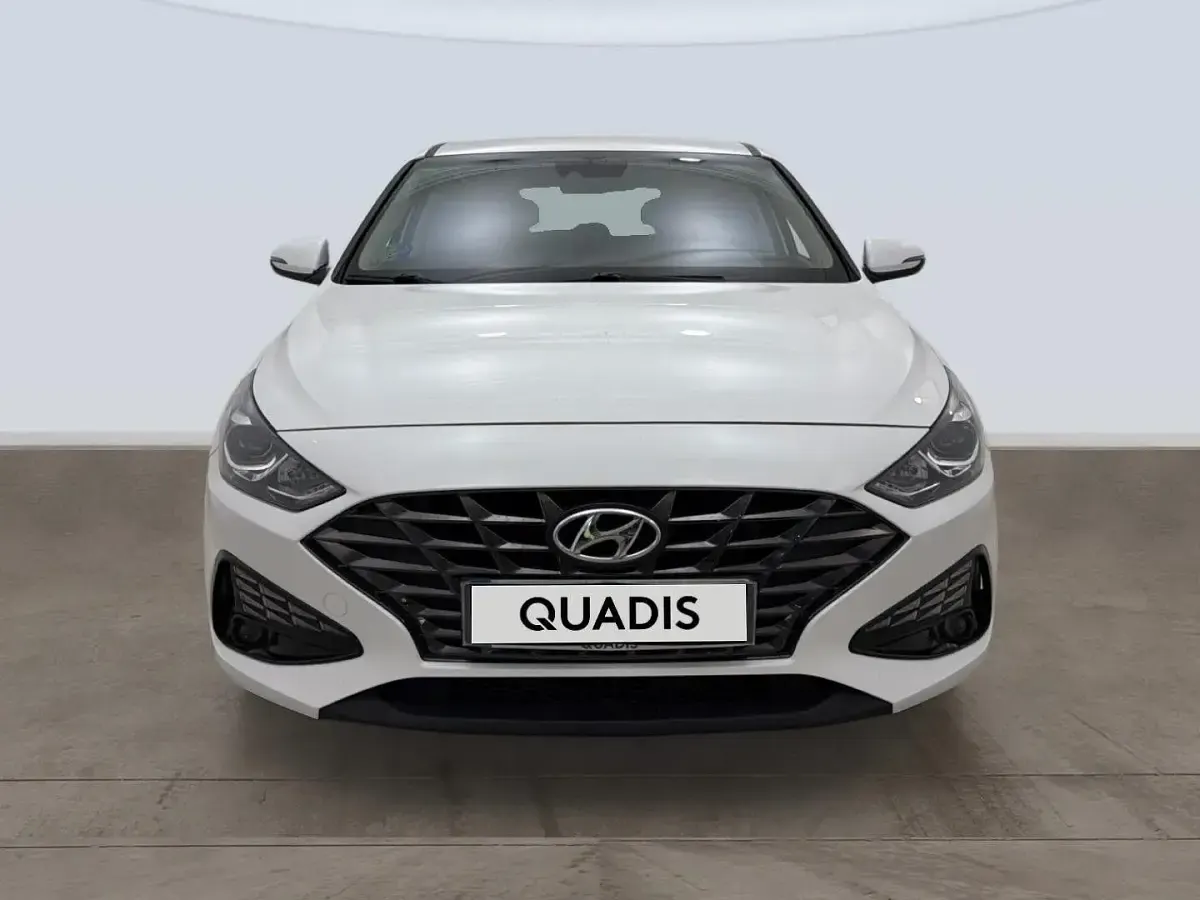 Usado Hyundai i30 120 CV (88 kW) 2022 Blanco Berlina
