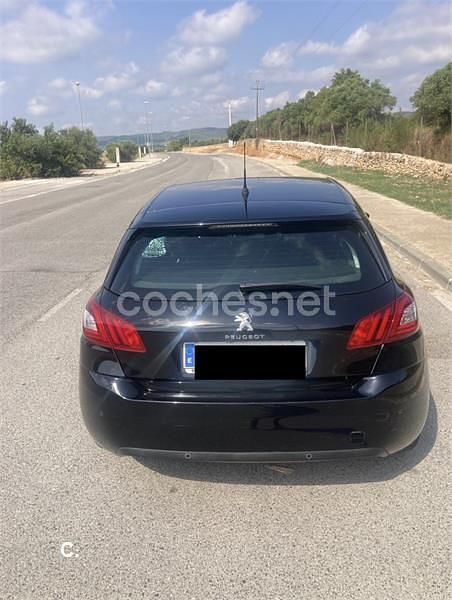 Usado Peugeot 308 Allure 120 CV (88 kW) 2015 Negro Berlina