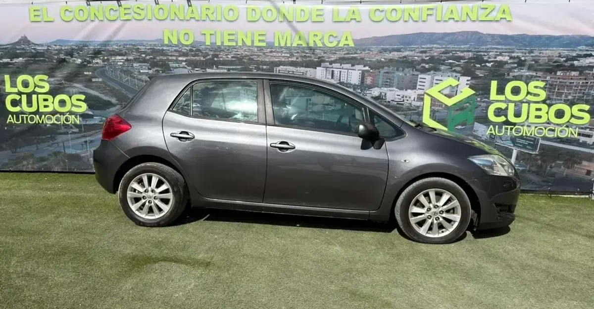 Usado Toyota Auris Sol 125 CV (91 kW) 2008 Gris Utilitario