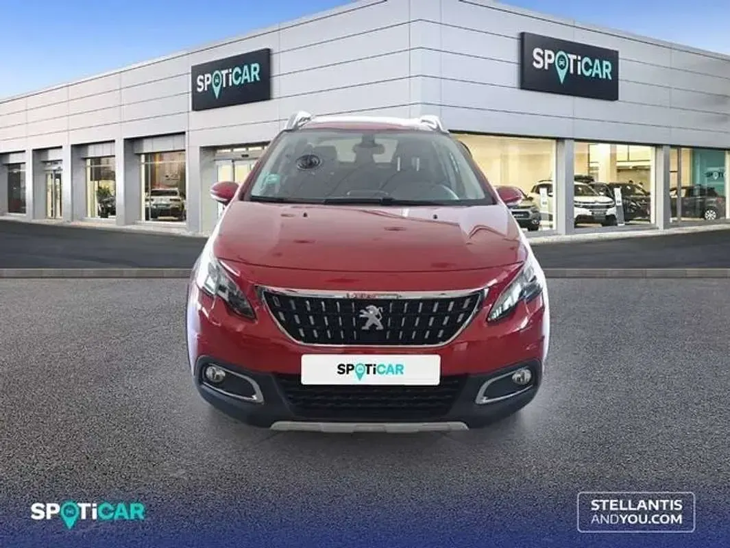 Usado Peugeot 2008 Allure 100 CV (73 kW) 2019 Rojo SUV