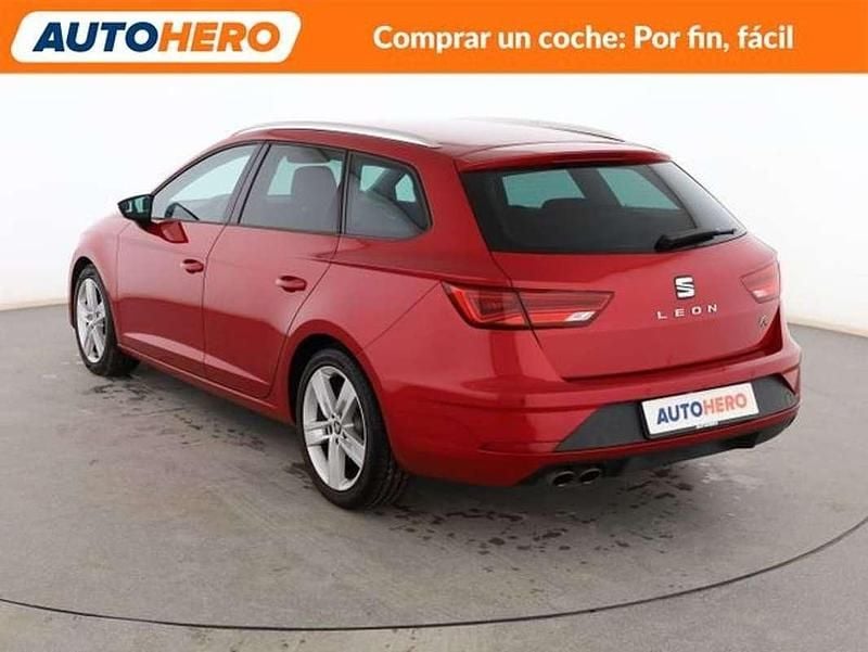 Usado Seat Leon FR 150 CV (110 kW) 2017 Rojo Familiar