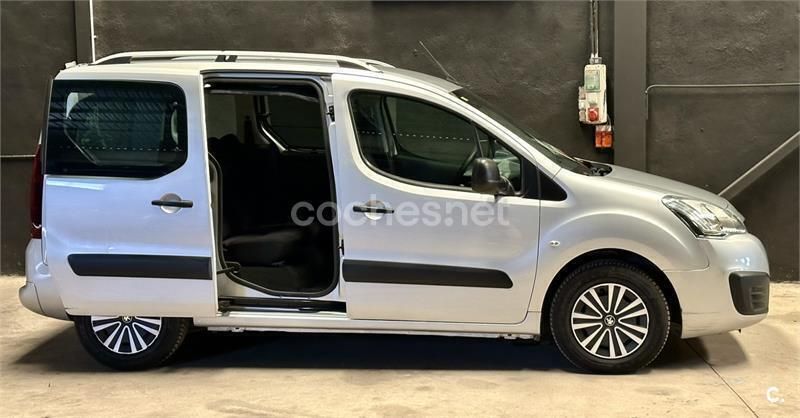Usado Peugeot Partner Tepee Style 100 CV (73 kW) 2016 Gris / plata Monovolumen