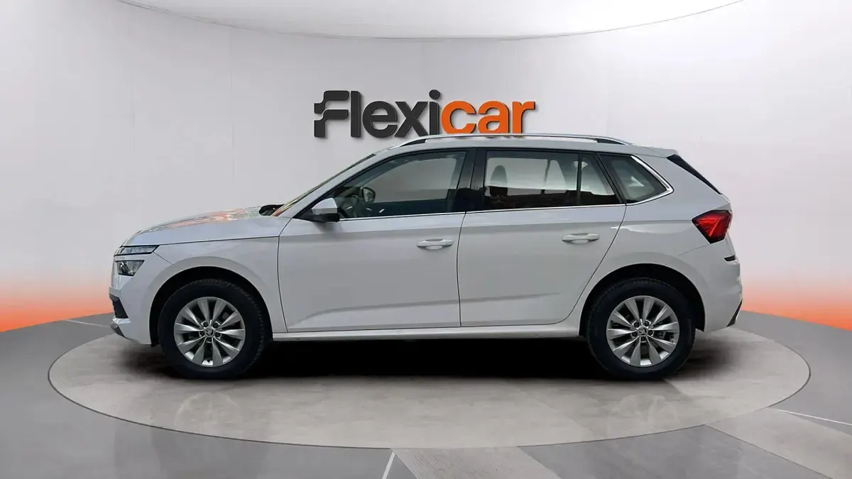 Usado Skoda Kamiq Ambition 110 CV (80 kW) 2021 Blanco SUV