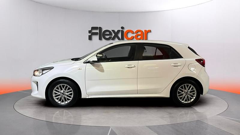 Usado Kia Rio 84 CV (61 kW) 2019 Blanco Berlina
