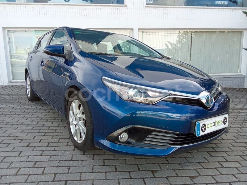 Usado Toyota Auris Hybrid Advance 136 CV (100 kW) 2017 Azul Berlina