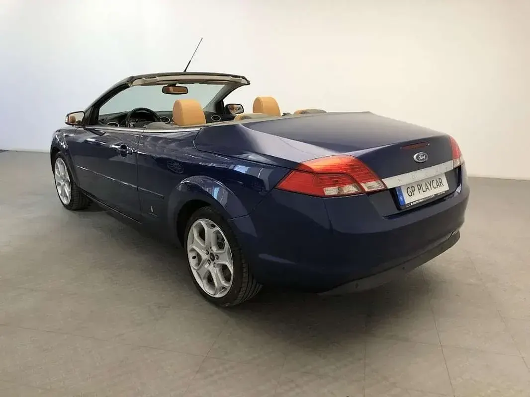 Usado Ford Focus Cabriolet Titanium 136 CV (100 kW) 2009 Azul Descapotable