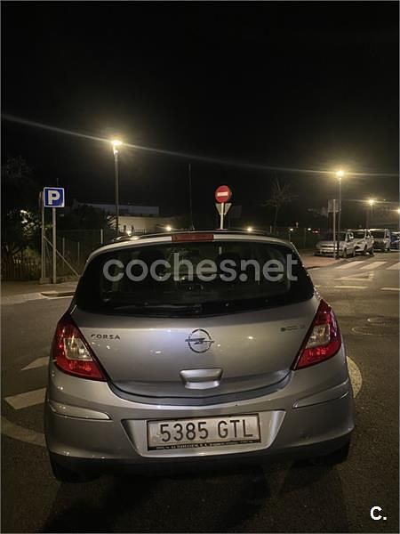 Usado Opel Corsa Essentia 75 CV (55 kW) 2010 Gris / plata Utilitario
