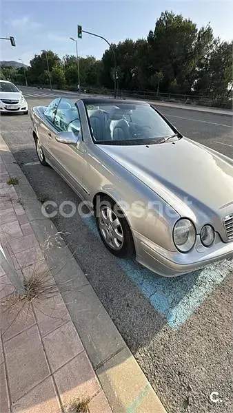 Usado Mercedes CLK230 Avantgarde 193 CV (141 kW) 2001 Gris / plata Descapotable