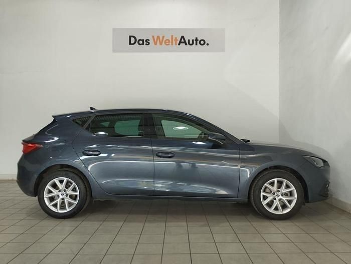 Usado Seat Leon Style 131 CV (96 kW) 2024 Gris Berlina