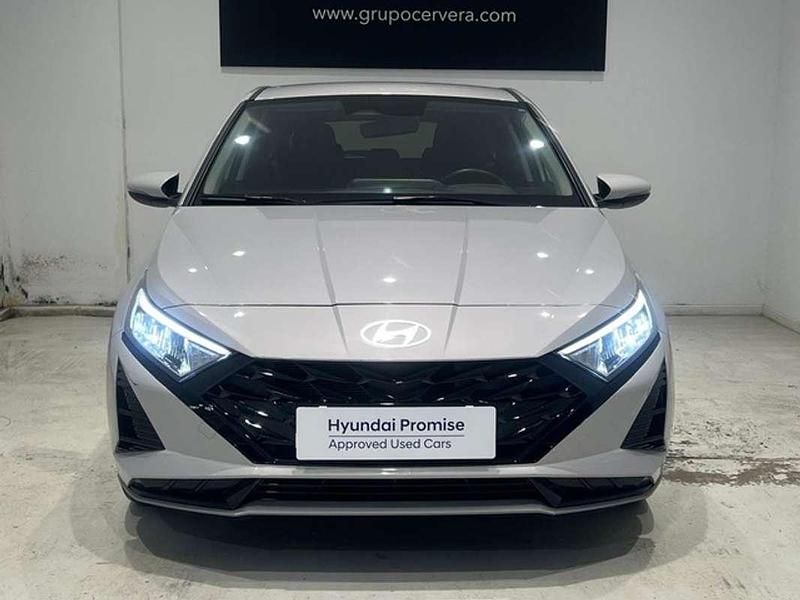 Usado Hyundai i20 101 CV (74 kW) 2025 Gris Utilitario