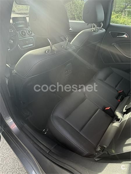 Usado Mercedes CLA220 Shooting Brake 177 CV (130 kW) 2017 Gris / plata Familiar