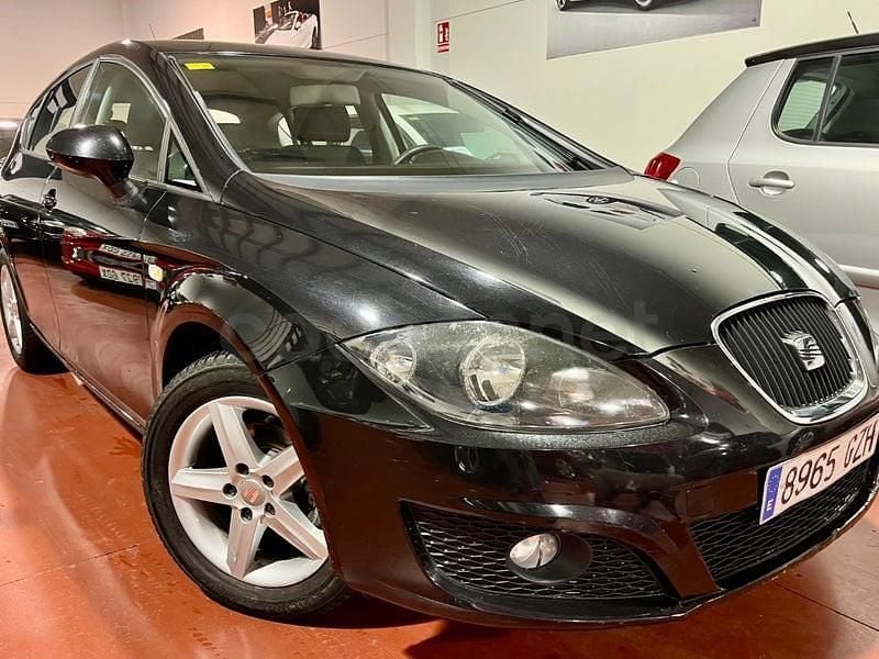 Usado Seat Leon Style 105 CV (77 kW) 2010 Negro Utilitario