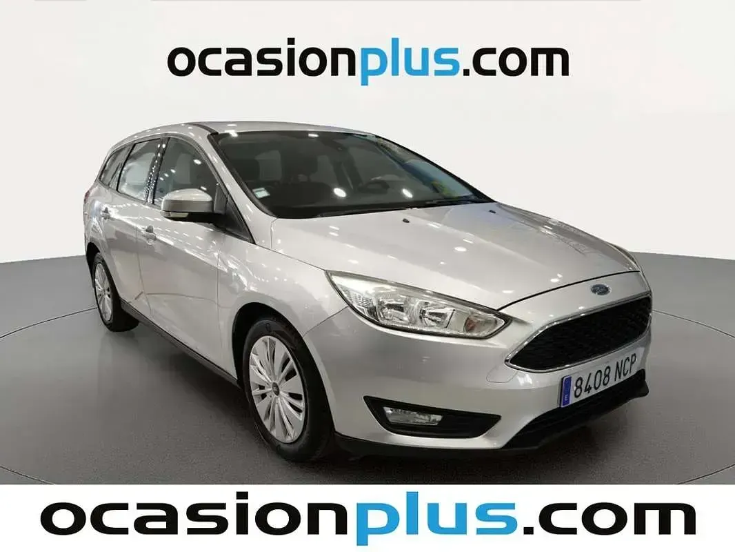 Usado Ford Focus Trend 101 CV (74 kW) 2016 Gris Familiar
