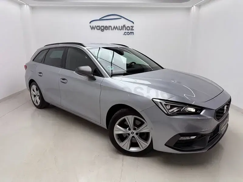 Usado Seat Leon FR 150 CV (110 kW) 2022 Gris / plata Familiar