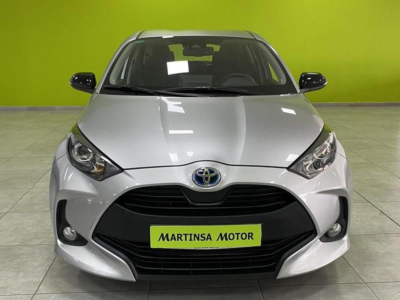 Usado Toyota Yaris Hybrid Active 120 CV (88 kW) 2022 Gris Berlina