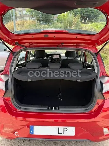 Usado Hyundai i10 66 CV (48 kW) 2021 Rojo Utilitario