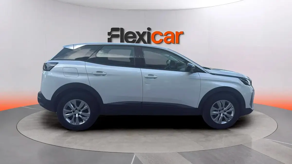 Usado Peugeot 3008 Active 131 CV (96 kW) 2022 Verde SUV