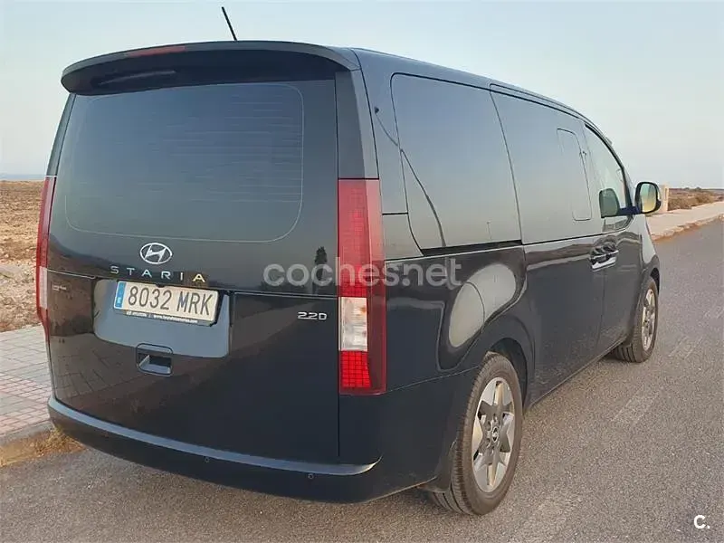 Usado Hyundai Staria 177 CV (130 kW) 2024 Negro Monovolumen