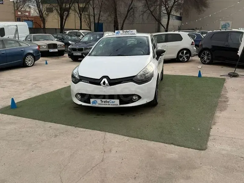 Usado Renault Clio IV Dynamique 90 CV (66 kW) 2014 Blanco Berlina