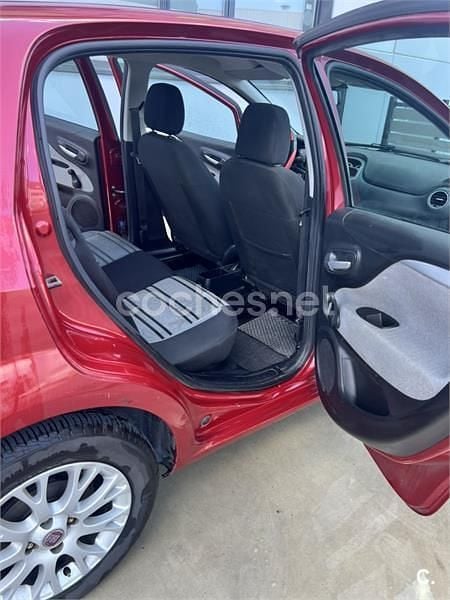 Usado Fiat Punto Evo Dynamic 95 CV (69 kW) 2011 Granate Utilitario