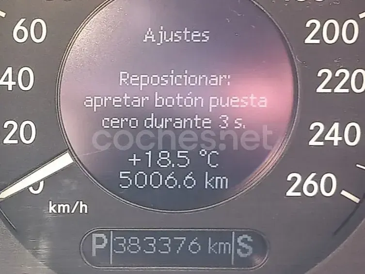 Usado Mercedes E270 Avantgarde 177 CV (130 kW) 2004 Negro Familiar