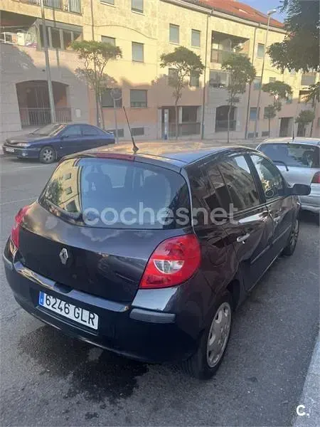 Usado Renault Clio II 85 CV (62 kW) 2009 Negro Berlina