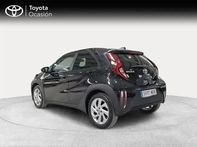 Usado Toyota Aygo X Play 72 CV (52 kW) 2024 Negro SUV