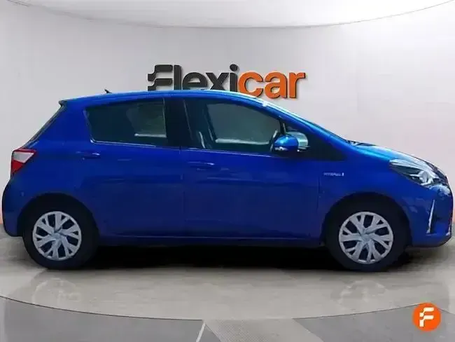 Usado Toyota Yaris Active 100 CV (73 kW) 2020 Azul